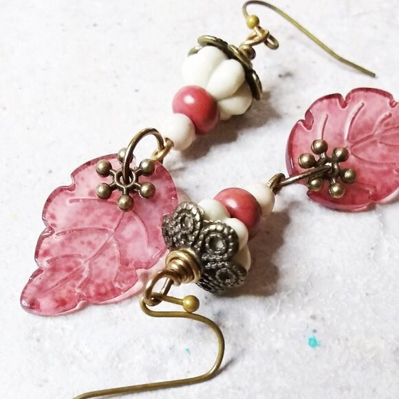 Gorgeous Pumpkin Beads & Glass Leaf Earrings! Muted Feminine Pinks & Reds! - Picture 7 of 8